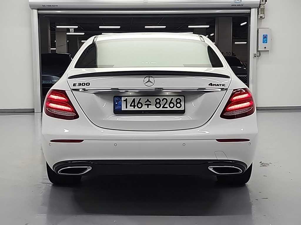 Mercedes Benz E class - Vista 3