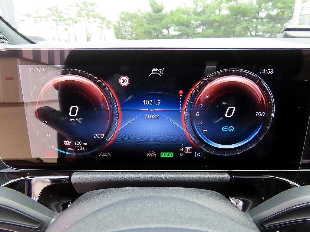 Mercedes Benz EQA - Vista 9