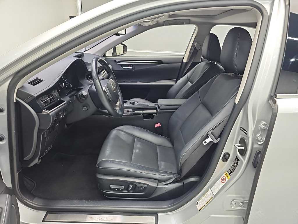 Lexus ES - Vista 11