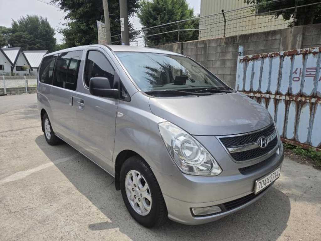 HYUNDAI Starex - Vista 3