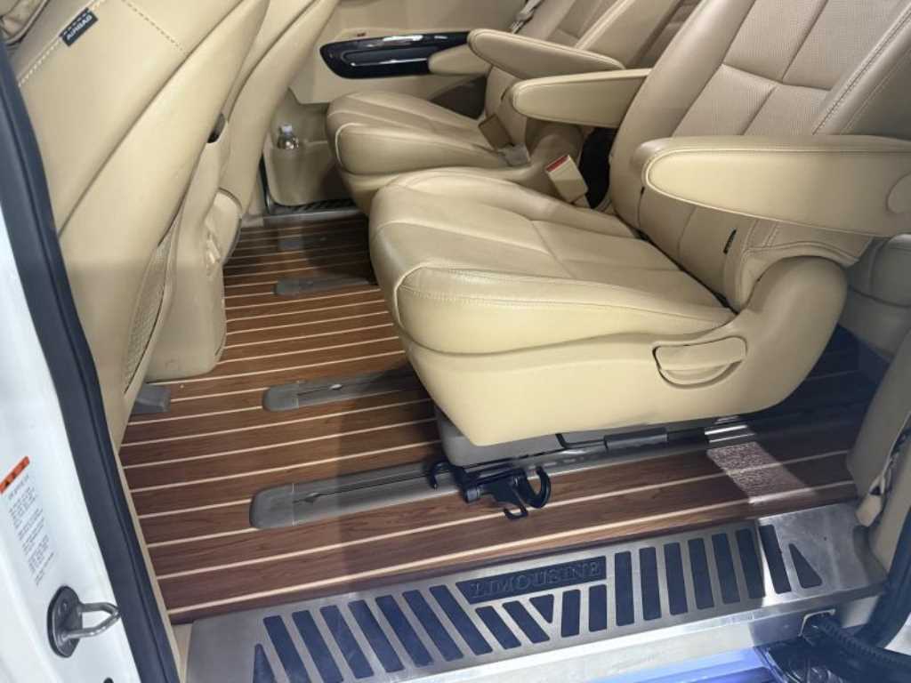 KIA Carnival - Vista 7