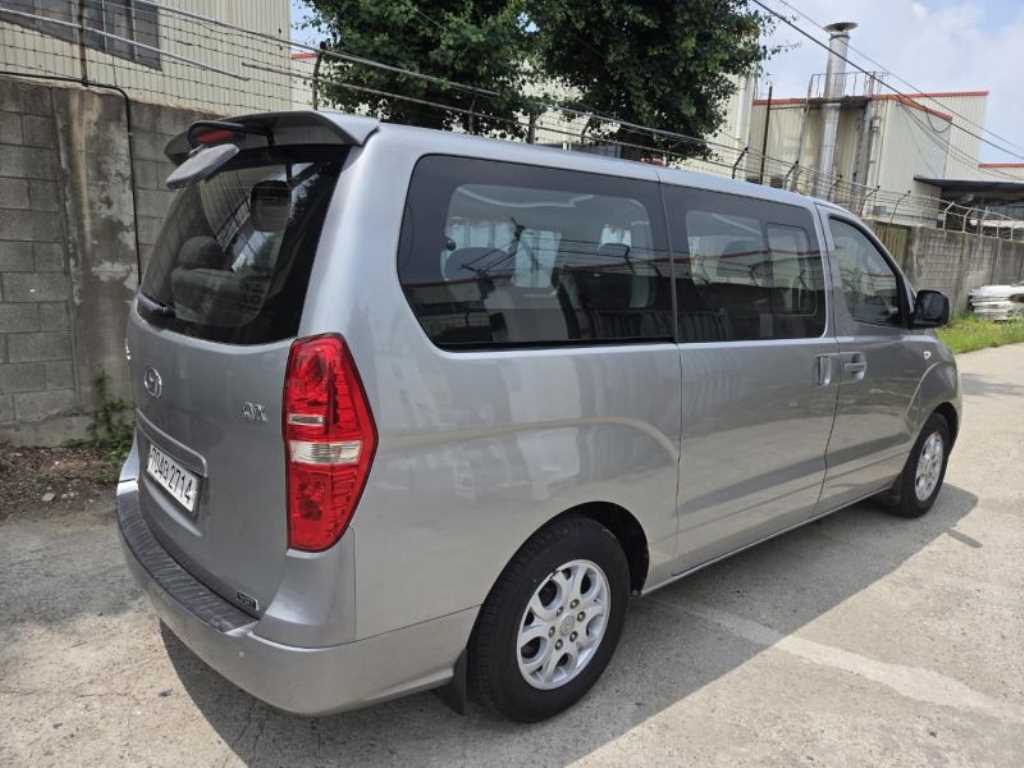 HYUNDAI Starex - Vista 6