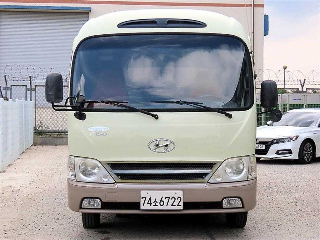 medium and large bus Hyundai bus