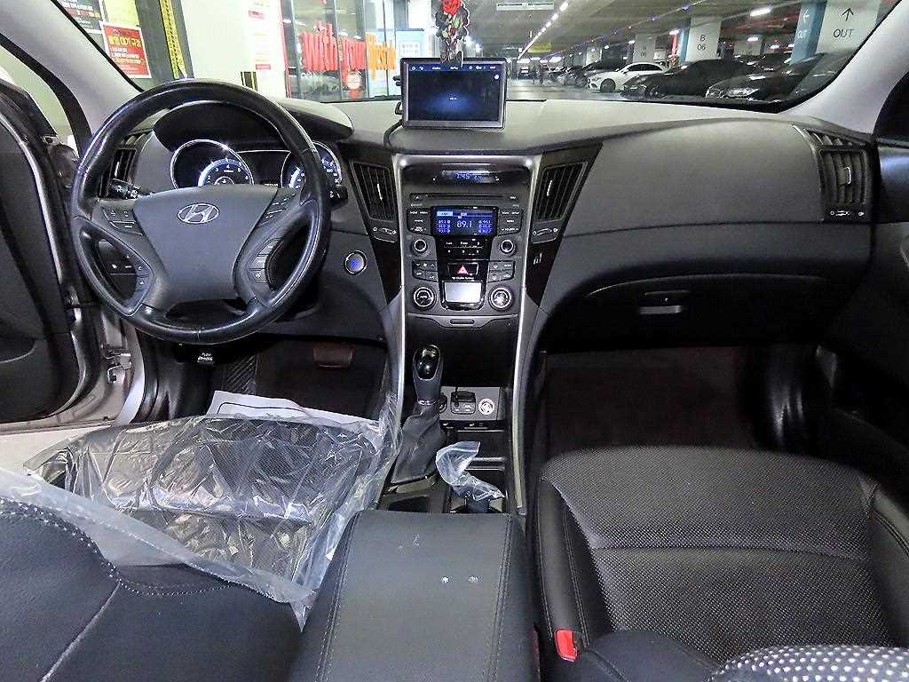 HYUNDAI Sonata - Vista 10