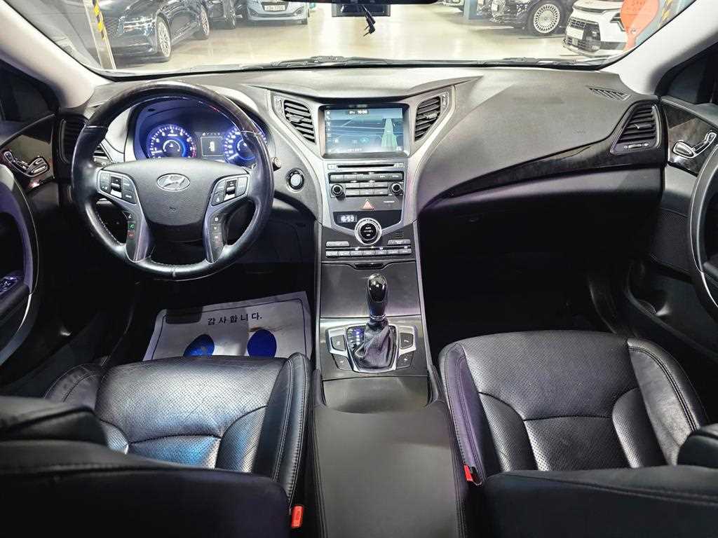 HYUNDAI Grandeur - Vista 5