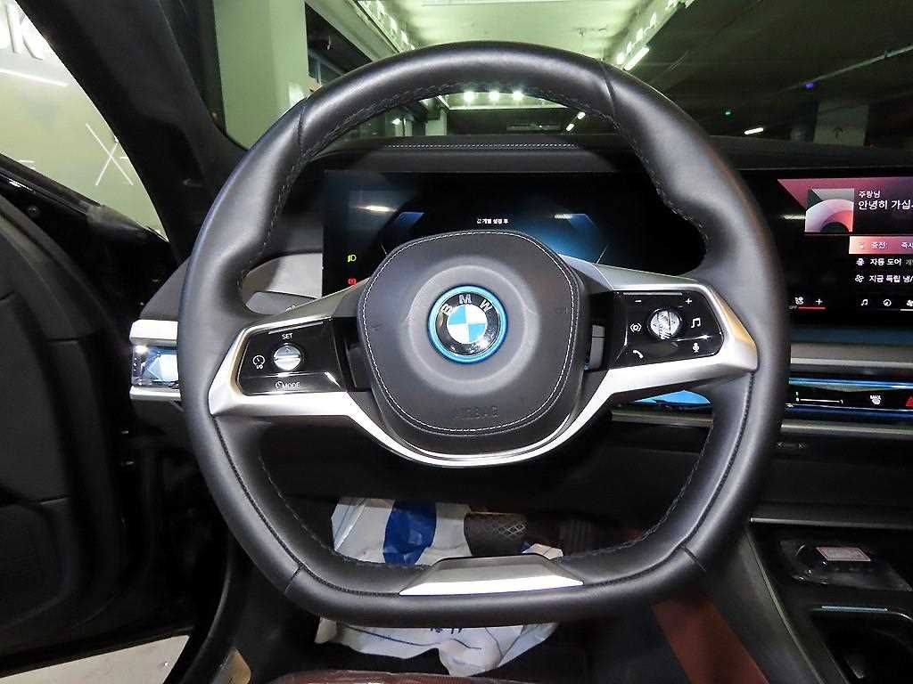BMW i7 - Vista 8