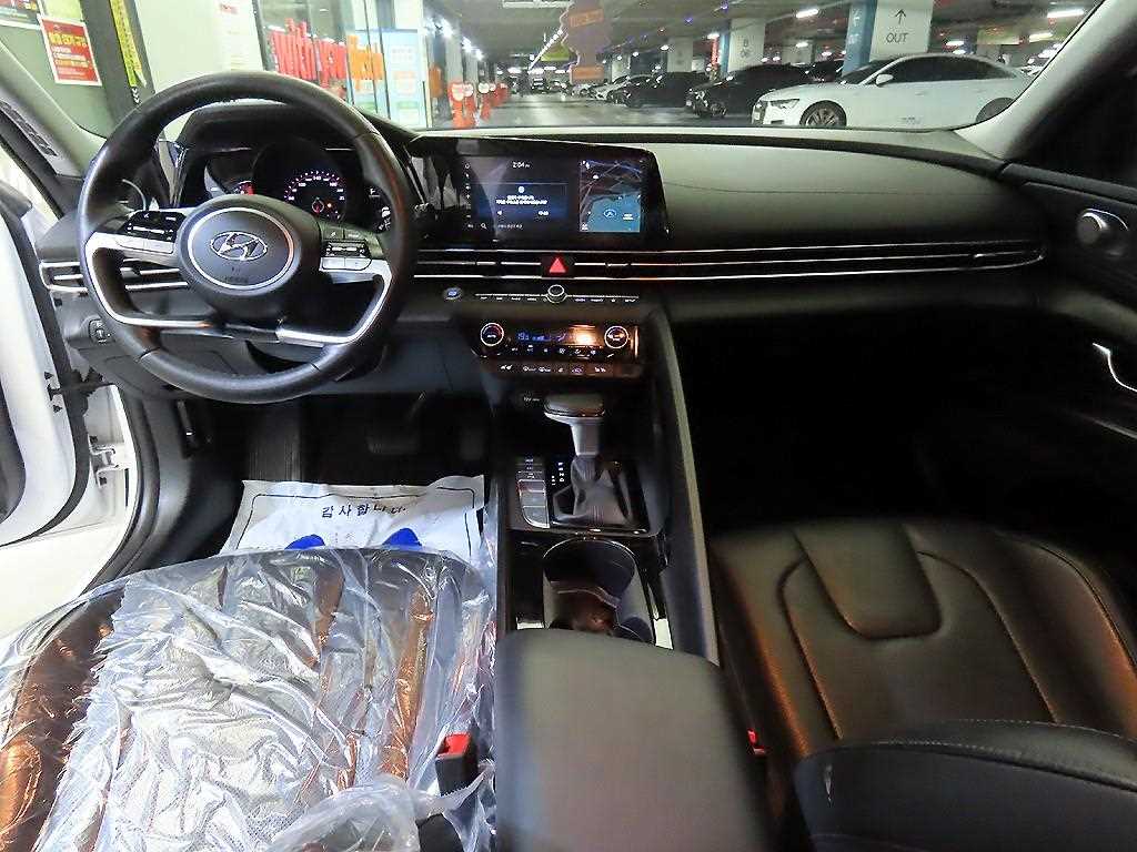 HYUNDAI Avante - Vista 10