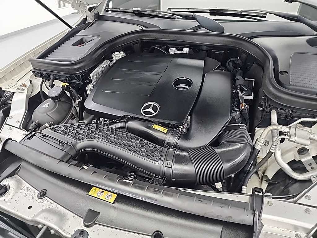 Mercedes Benz GLC Class - Vista 5