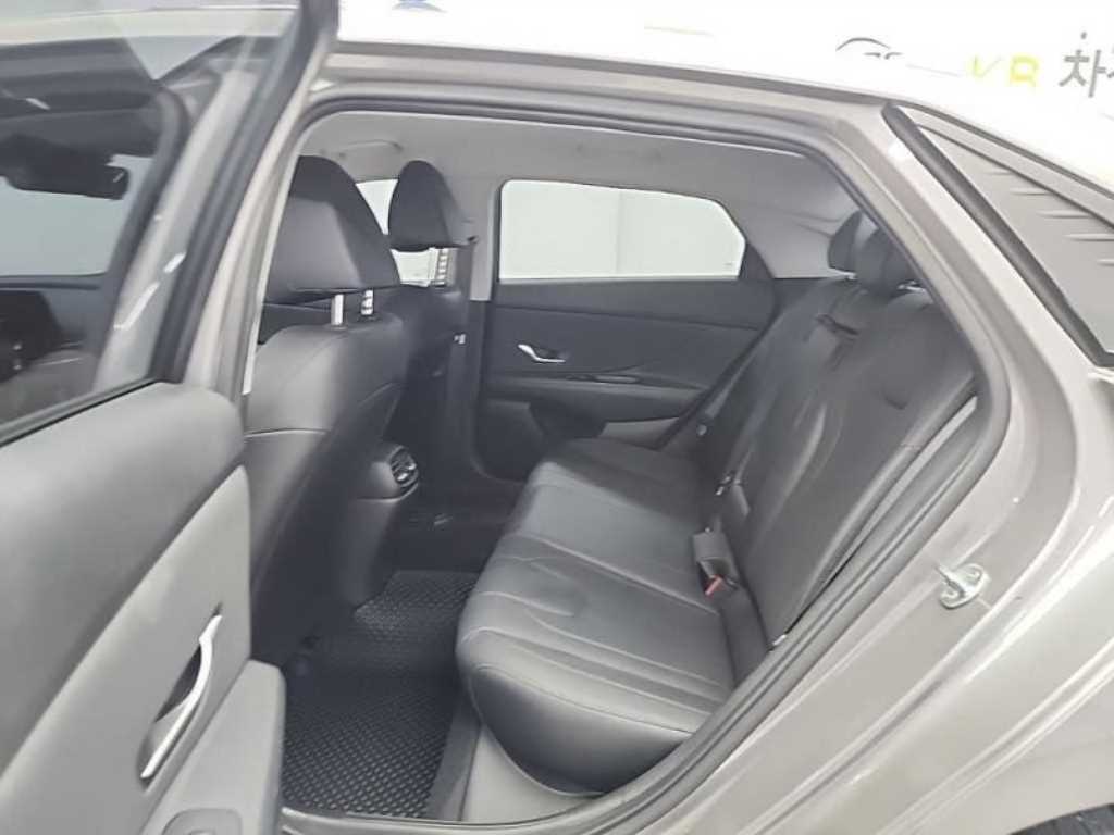 HYUNDAI Avante - Vista 9
