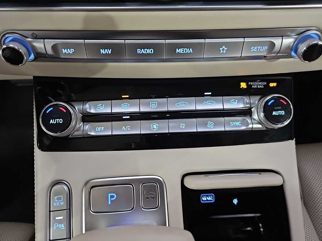 Genesis G90 - Vista 8