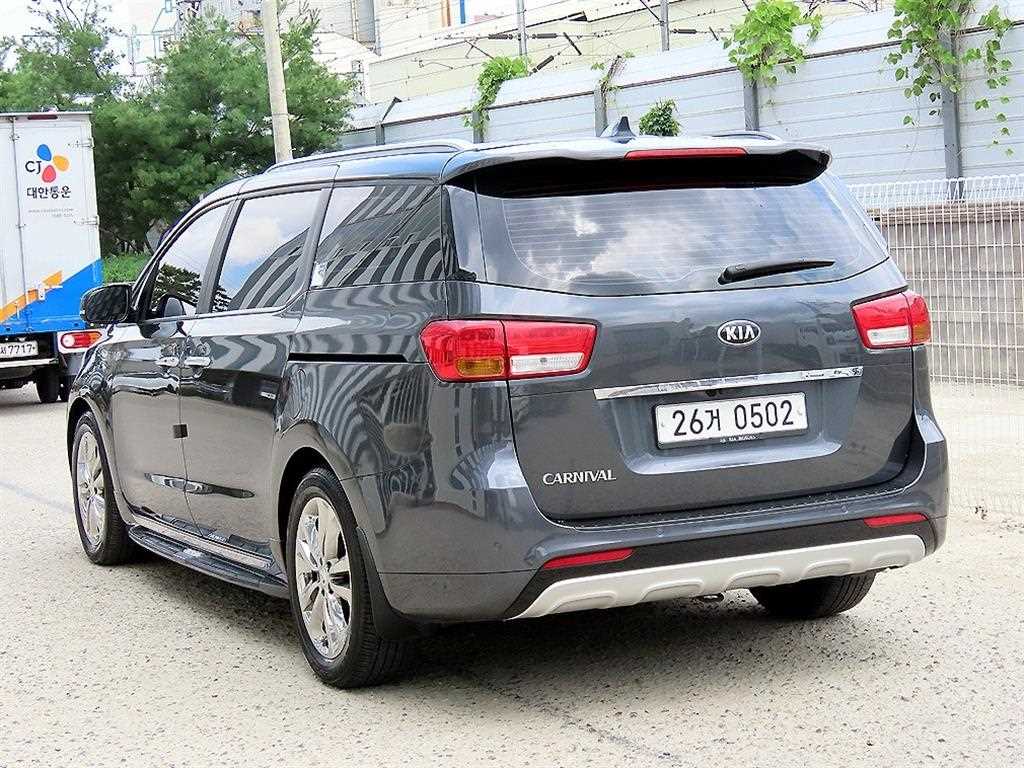 KIA Carnival - Vista 3