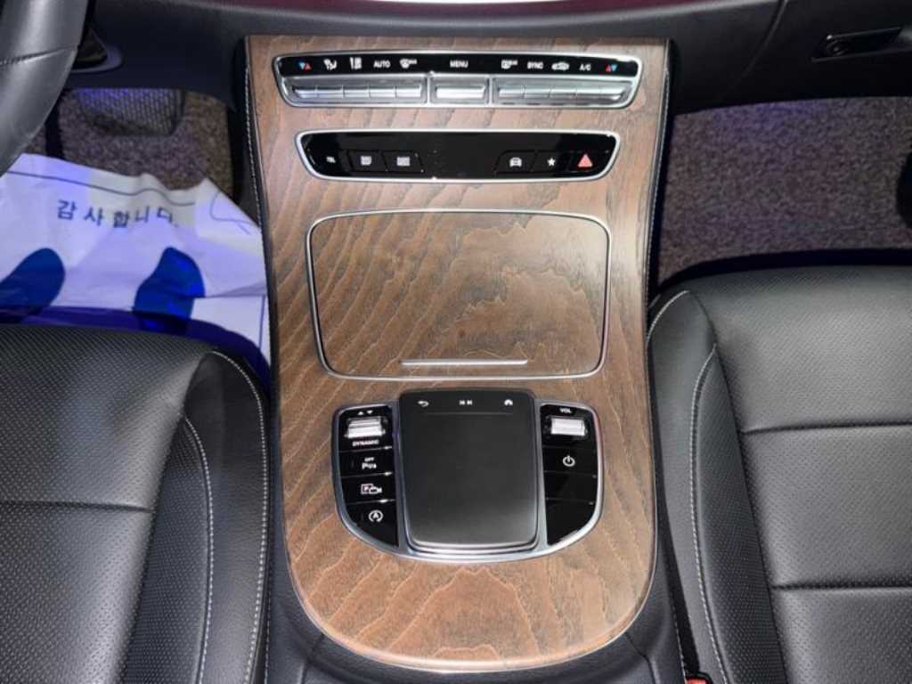 Mercedes Benz E class - Vista 11