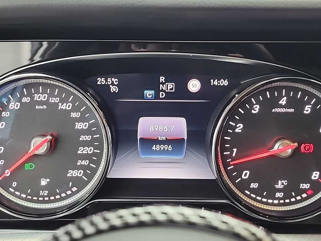 Mercedes Benz E class - Vista 6