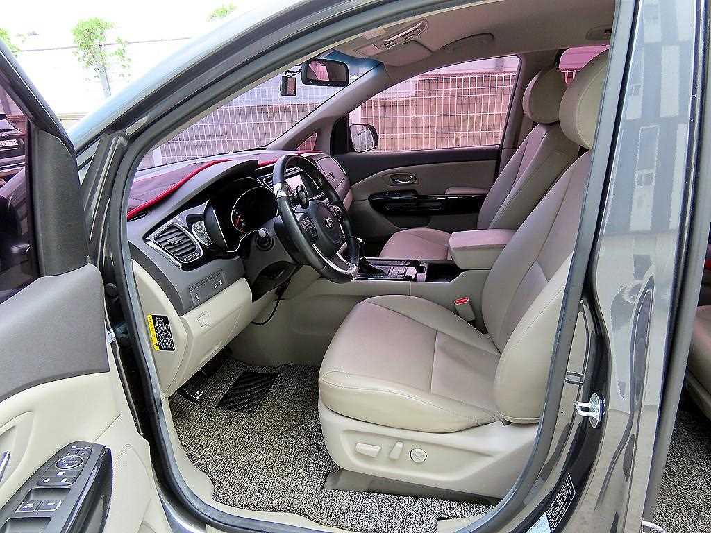 KIA Carnival - Vista 5