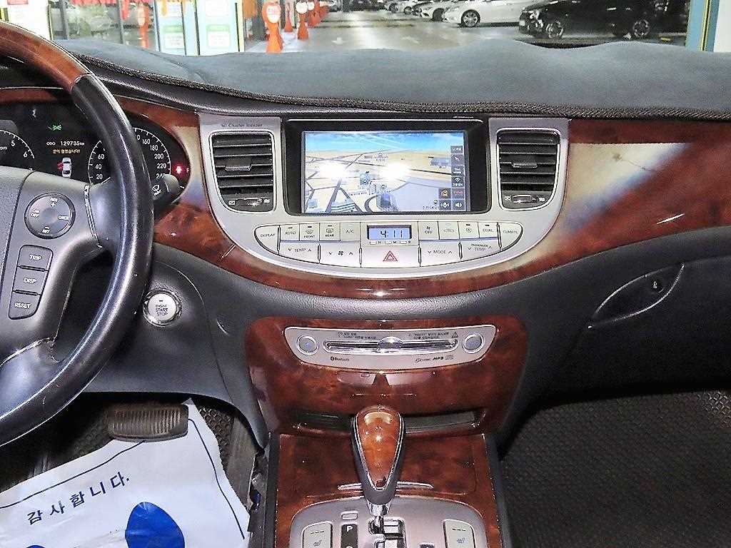 HYUNDAI Genesis - Vista 11