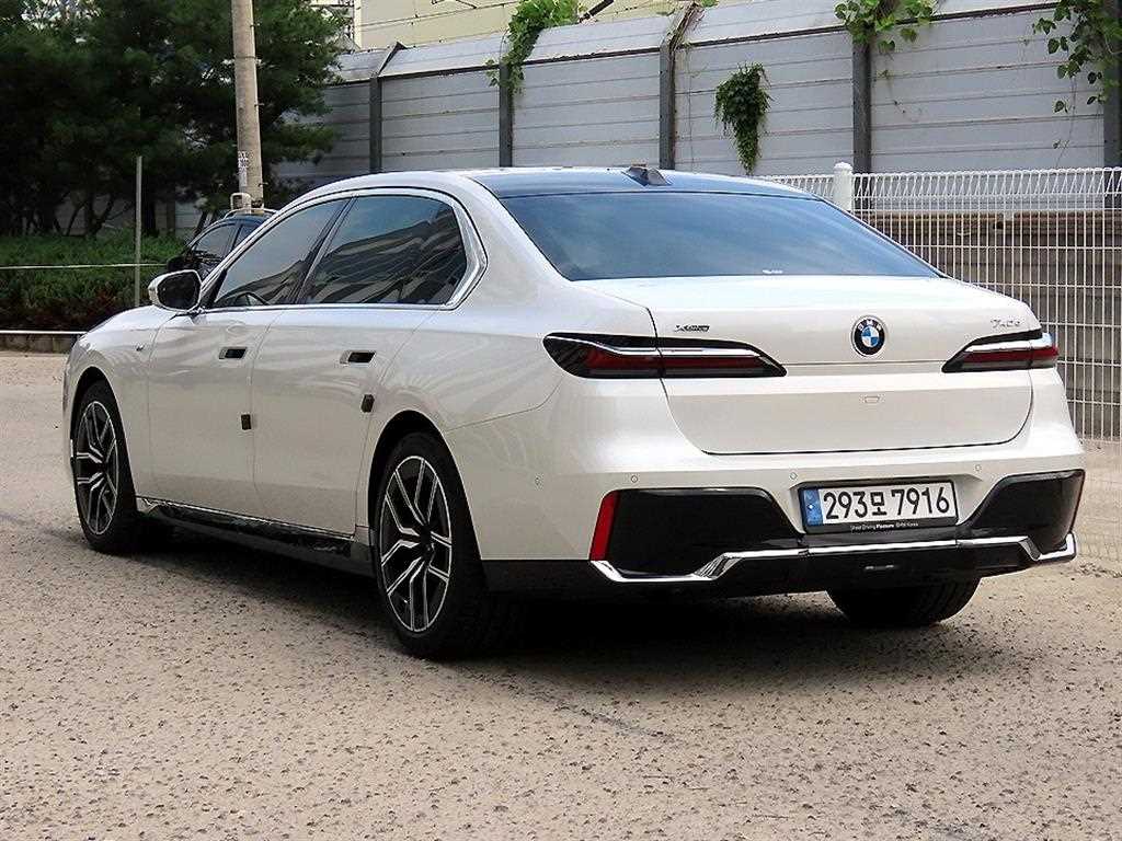 BMW 7 Series - Vista 3