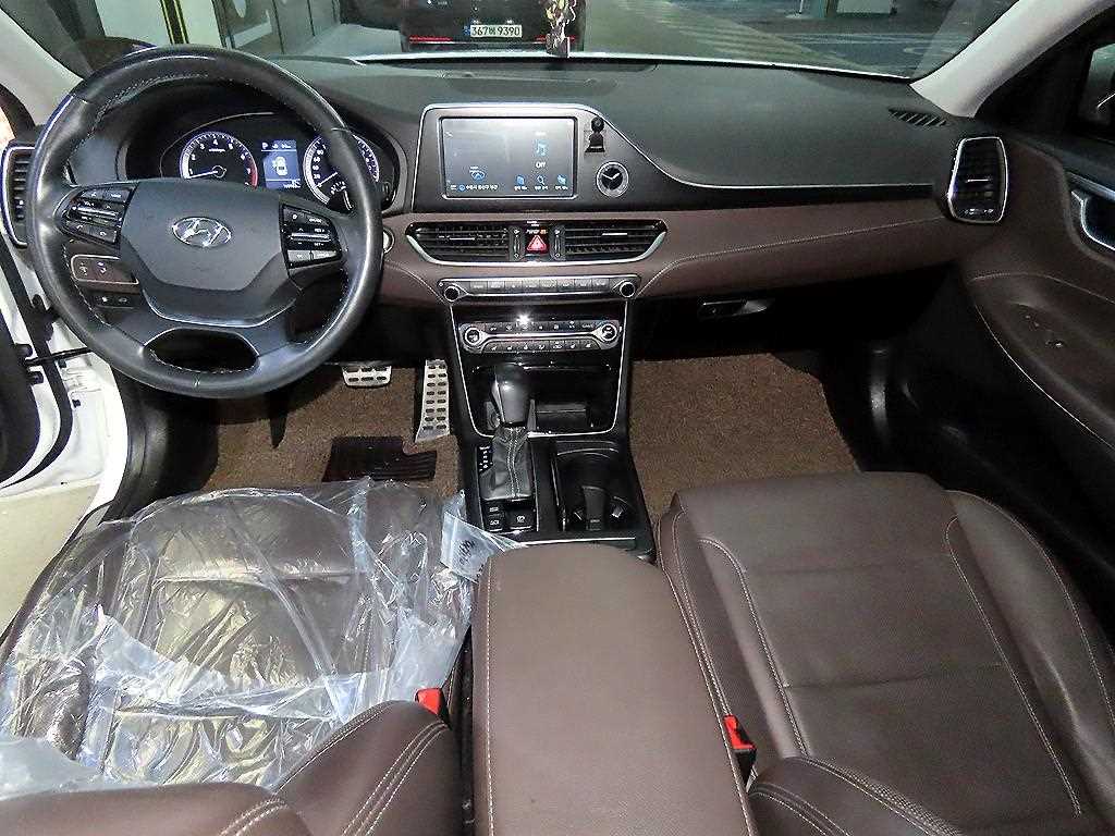 HYUNDAI Grandeur - Vista 10