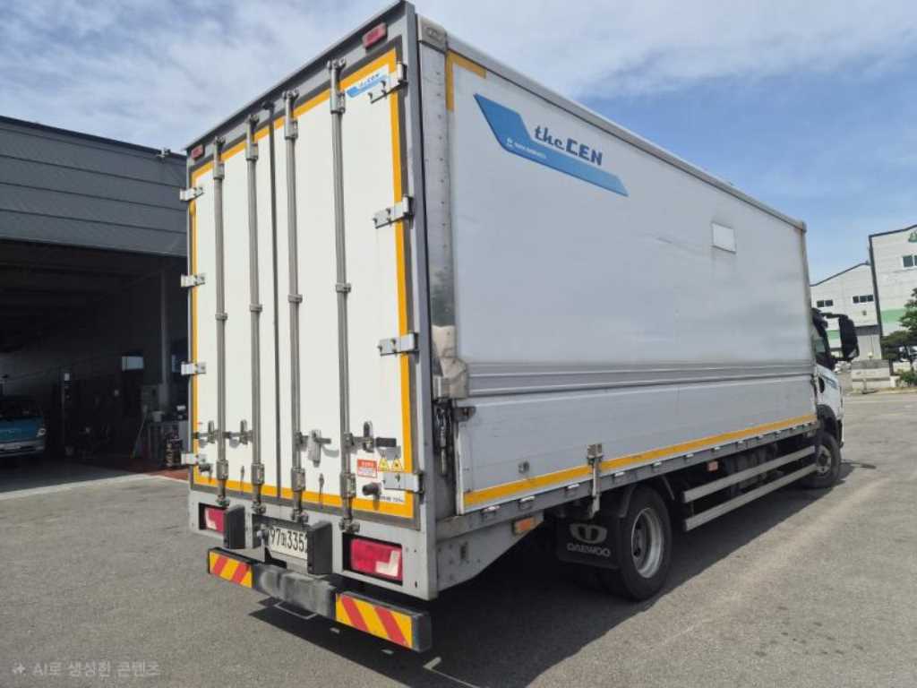 medium and large cargo truck - Vista 8