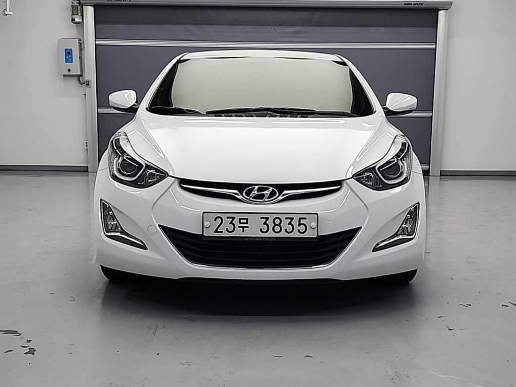 HYUNDAI Avante - Vista 2