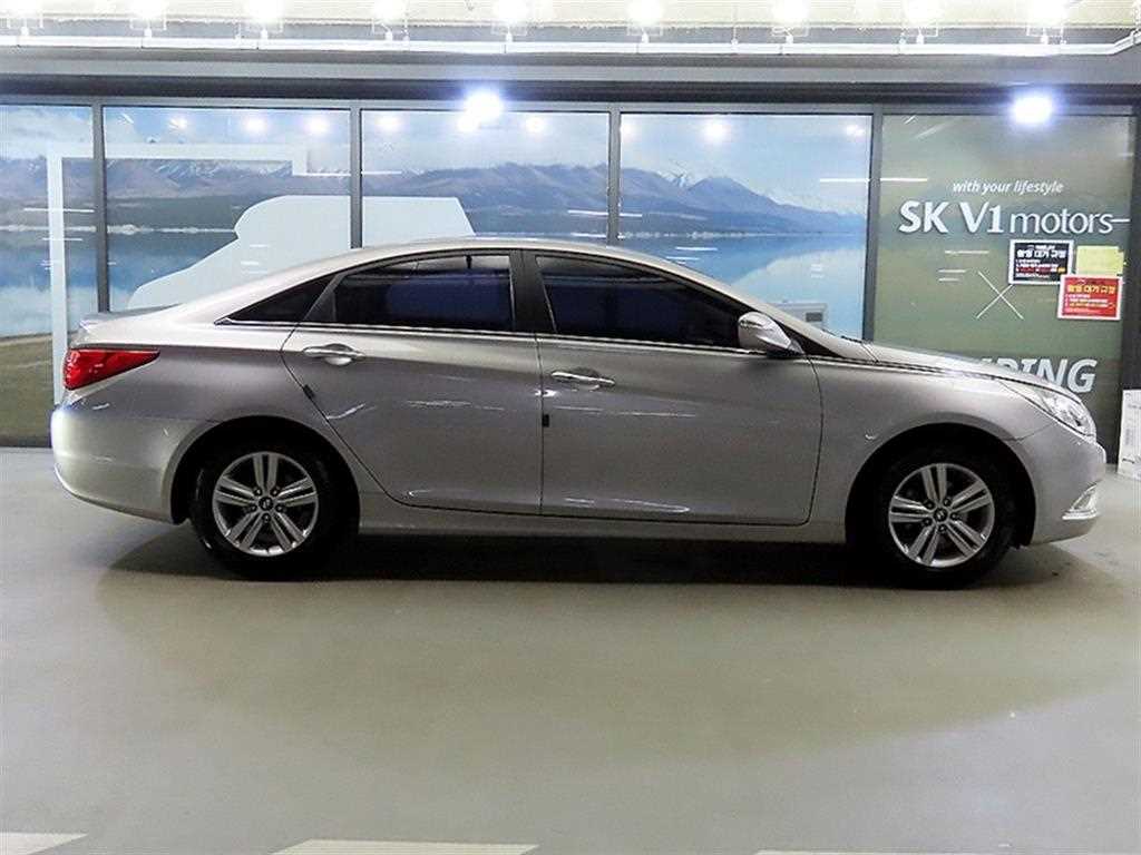 HYUNDAI Sonata - Vista 3