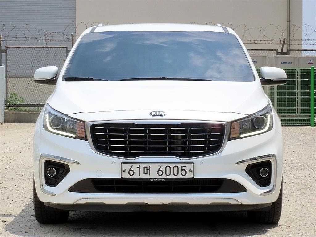 KIA Carnival - Vista 2