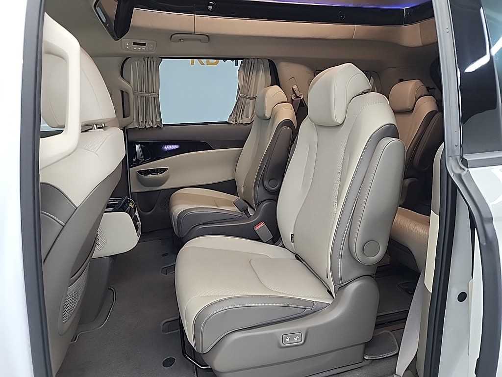 KIA Carnival - Vista 12