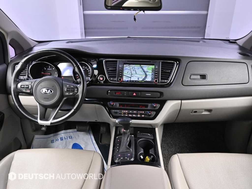 KIA Carnival - Vista 7