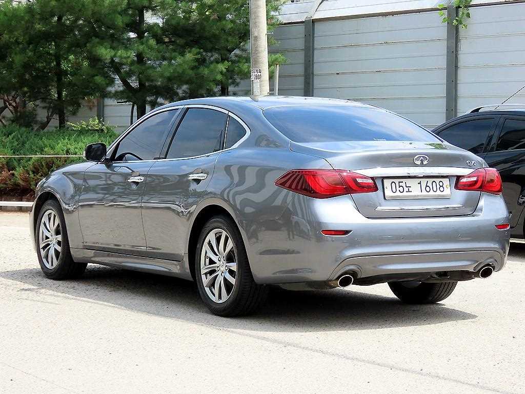 Infiniti Q - Vista 3