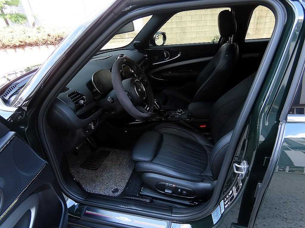 Mini Clubman - Vista 5