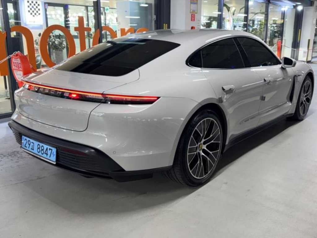 Porsche Taycan - Vista 4