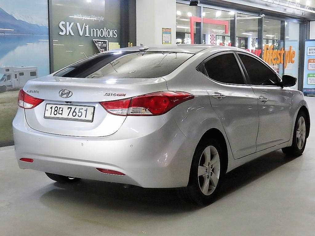 HYUNDAI Avante - Vista 4