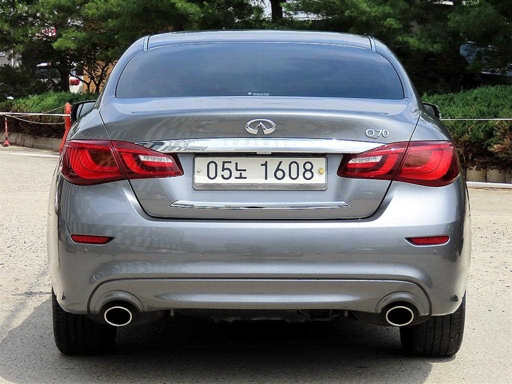 Infiniti Q - Vista 4