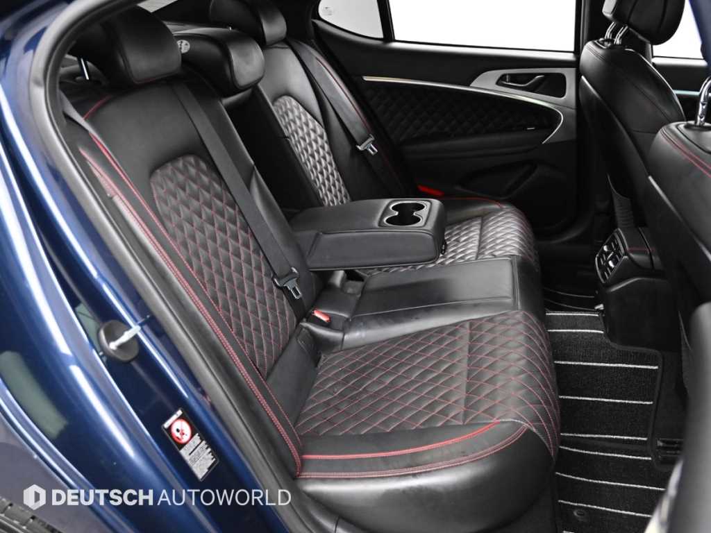 Genesis G70 - Vista 12
