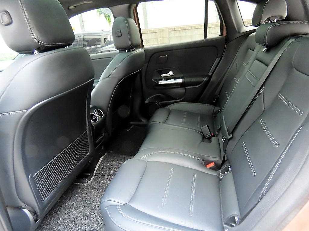 Mercedes Benz EQA - Vista 6