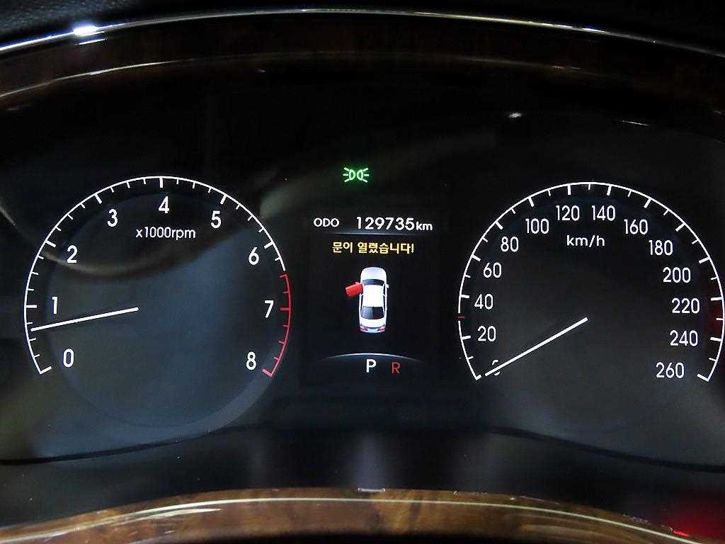 HYUNDAI Genesis - Vista 9