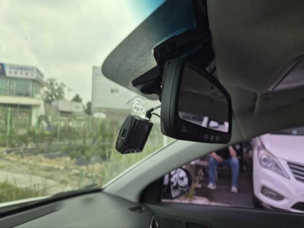 HYUNDAI Avante - Vista 10