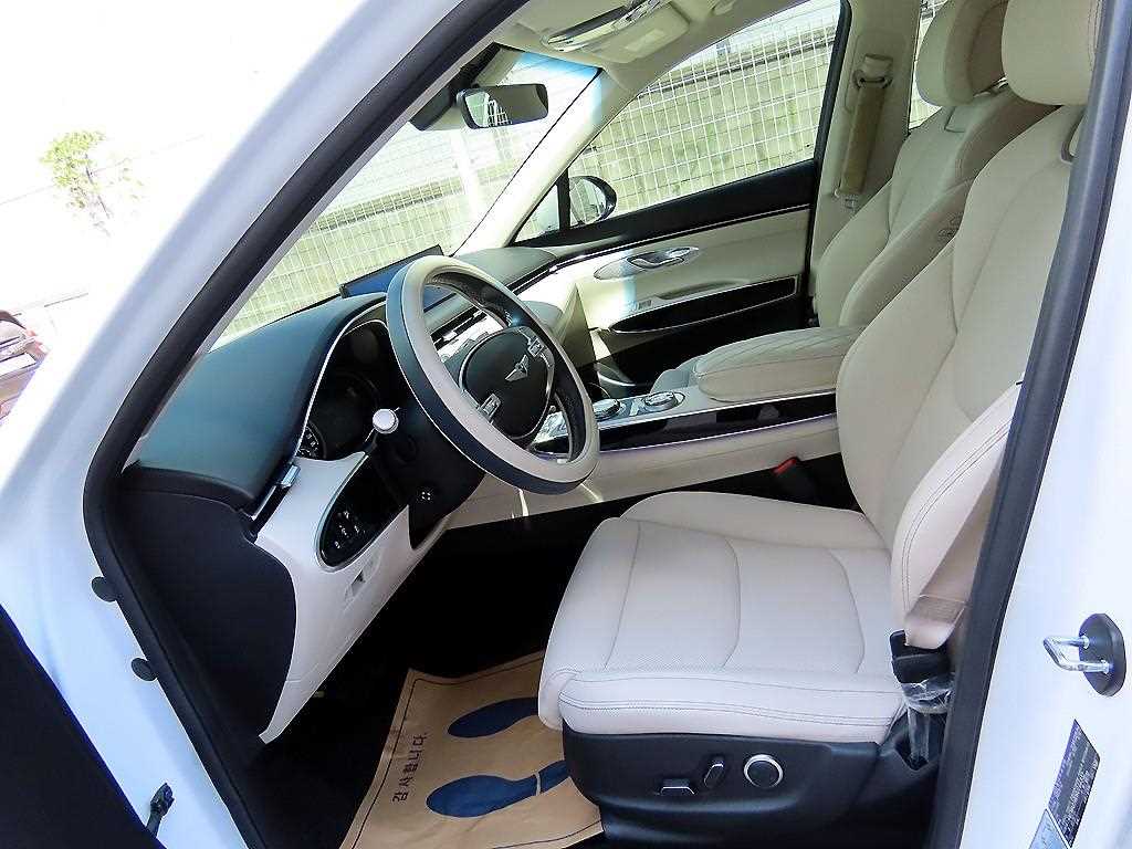Genesis GV70 - Vista 5
