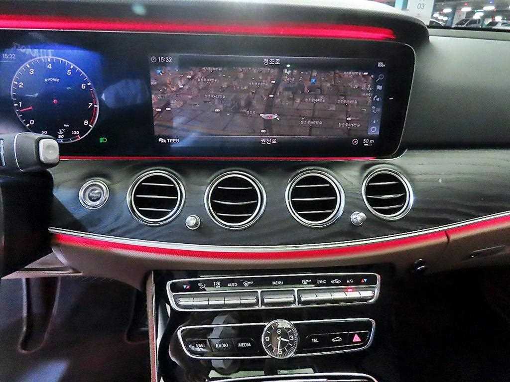 Mercedes Benz E class - Vista 11