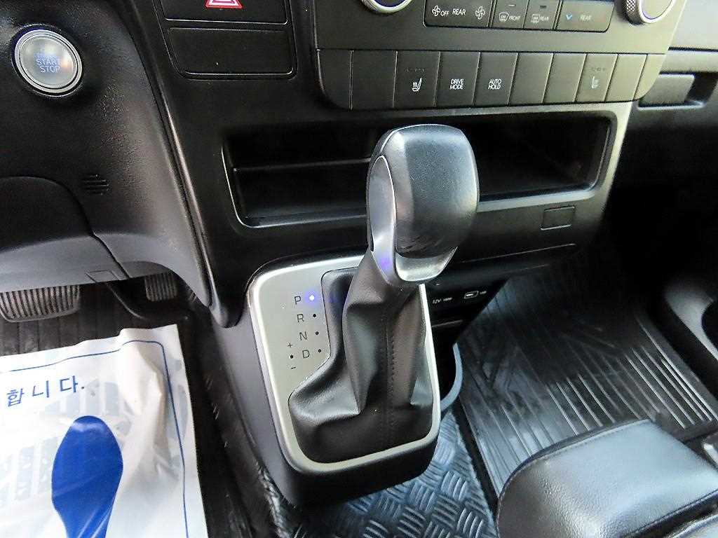 HYUNDAI Staria - Vista 12