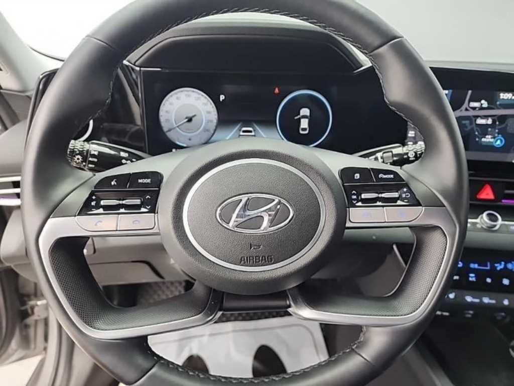 HYUNDAI Avante - Vista 5