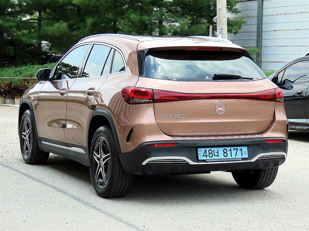 Mercedes Benz EQA - Vista 3
