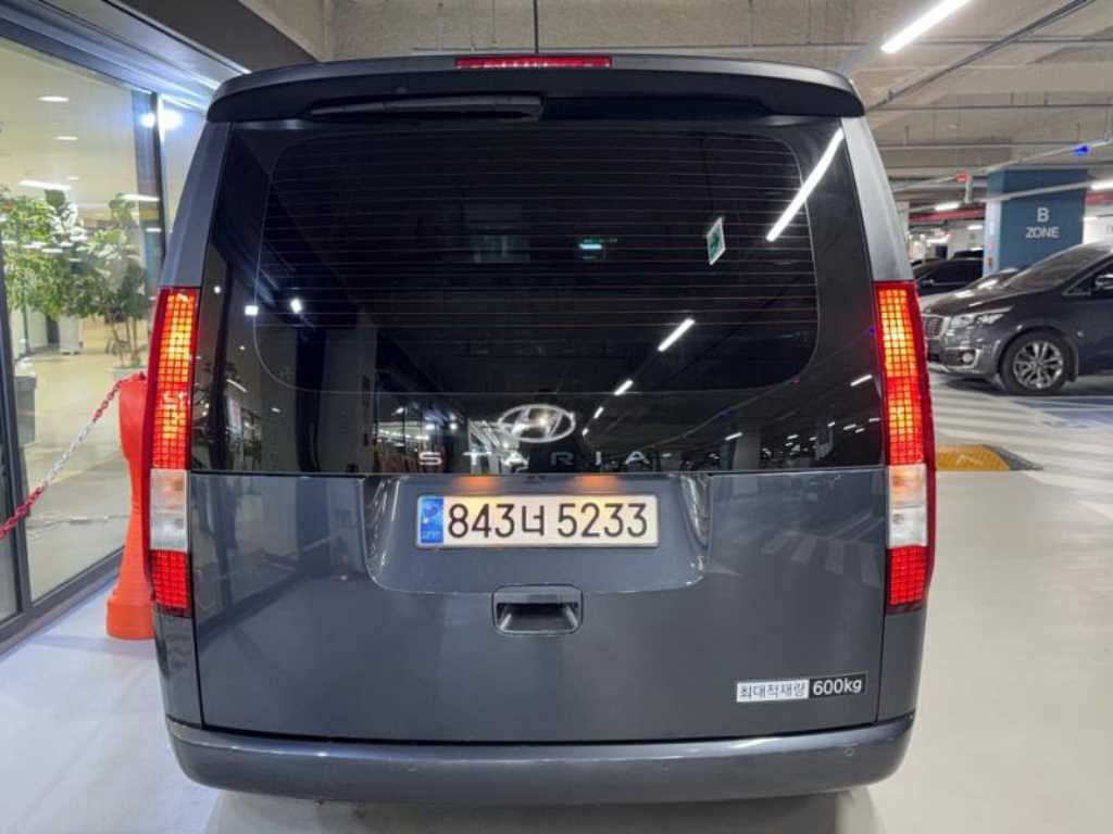 HYUNDAI Staria - Vista 5