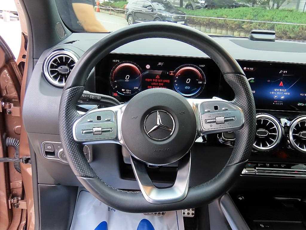 Mercedes Benz EQA - Vista 8