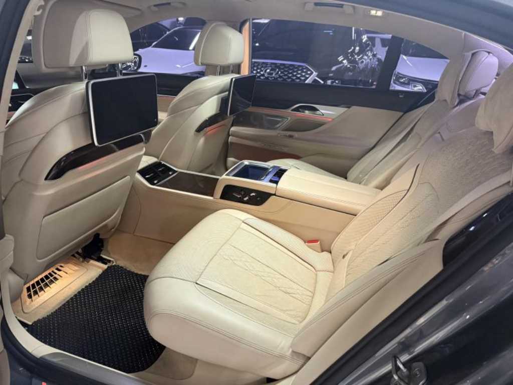 BMW 7 Series - Vista 6