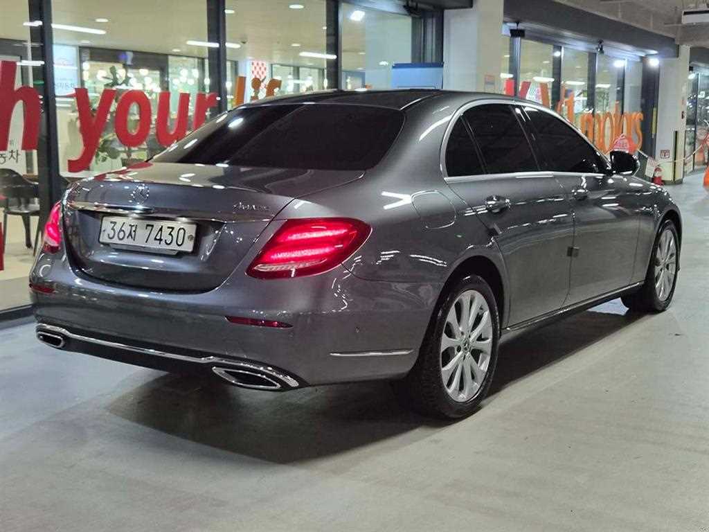 Mercedes Benz E class - Vista 4