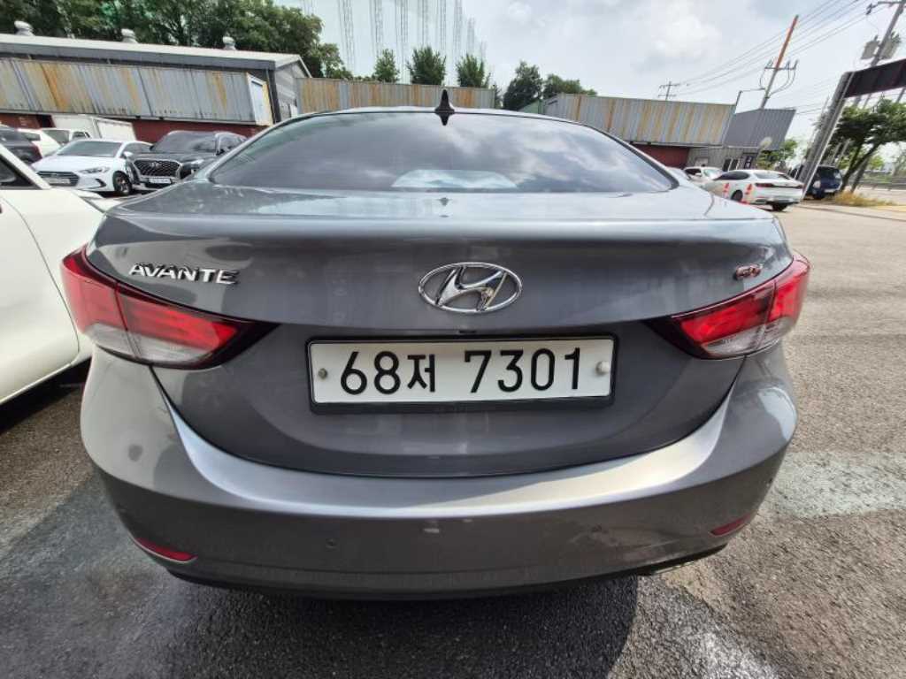 HYUNDAI Avante - Vista 4