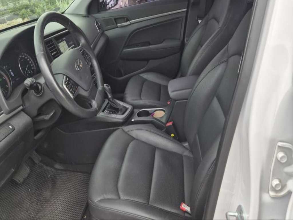 HYUNDAI Avante - Vista 7