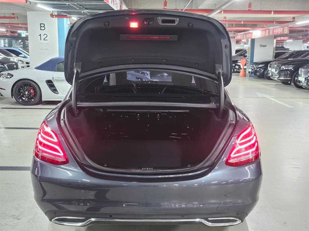 Mercedes Benz C Class - Vista 6