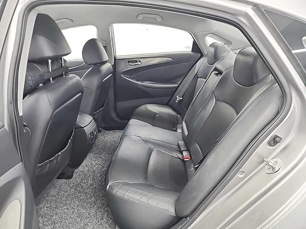 HYUNDAI Sonata - Vista 12