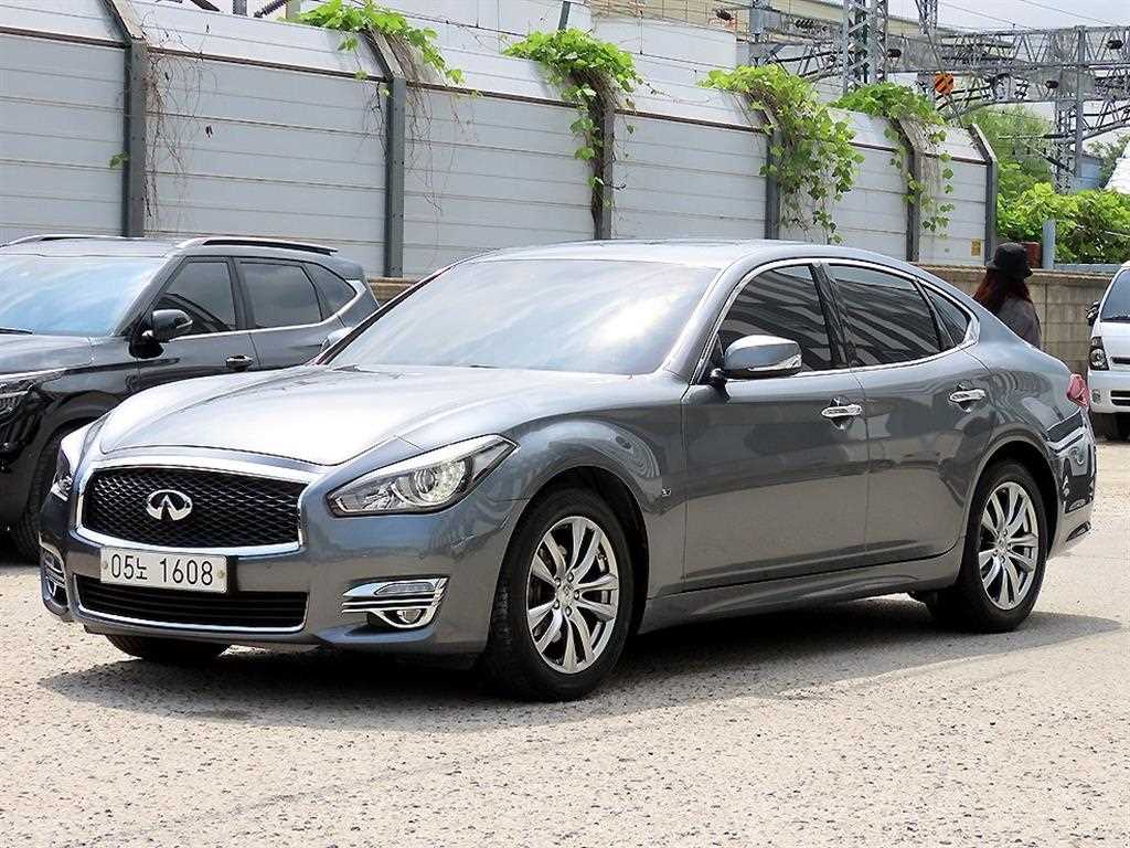Infiniti Q - Vista 2